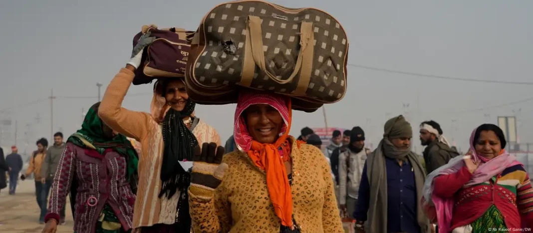 कल्पवास; महाकुंभ, कल्पवास, लोग, छोटे व्यापारी, और  किसान, महाकुंभ, महीने भर कुंभ मेले में ही रहने वाले कल्पवासी पौष पूर्णिमा से माघ पूर्णिमा तक यहीं रहेंगे